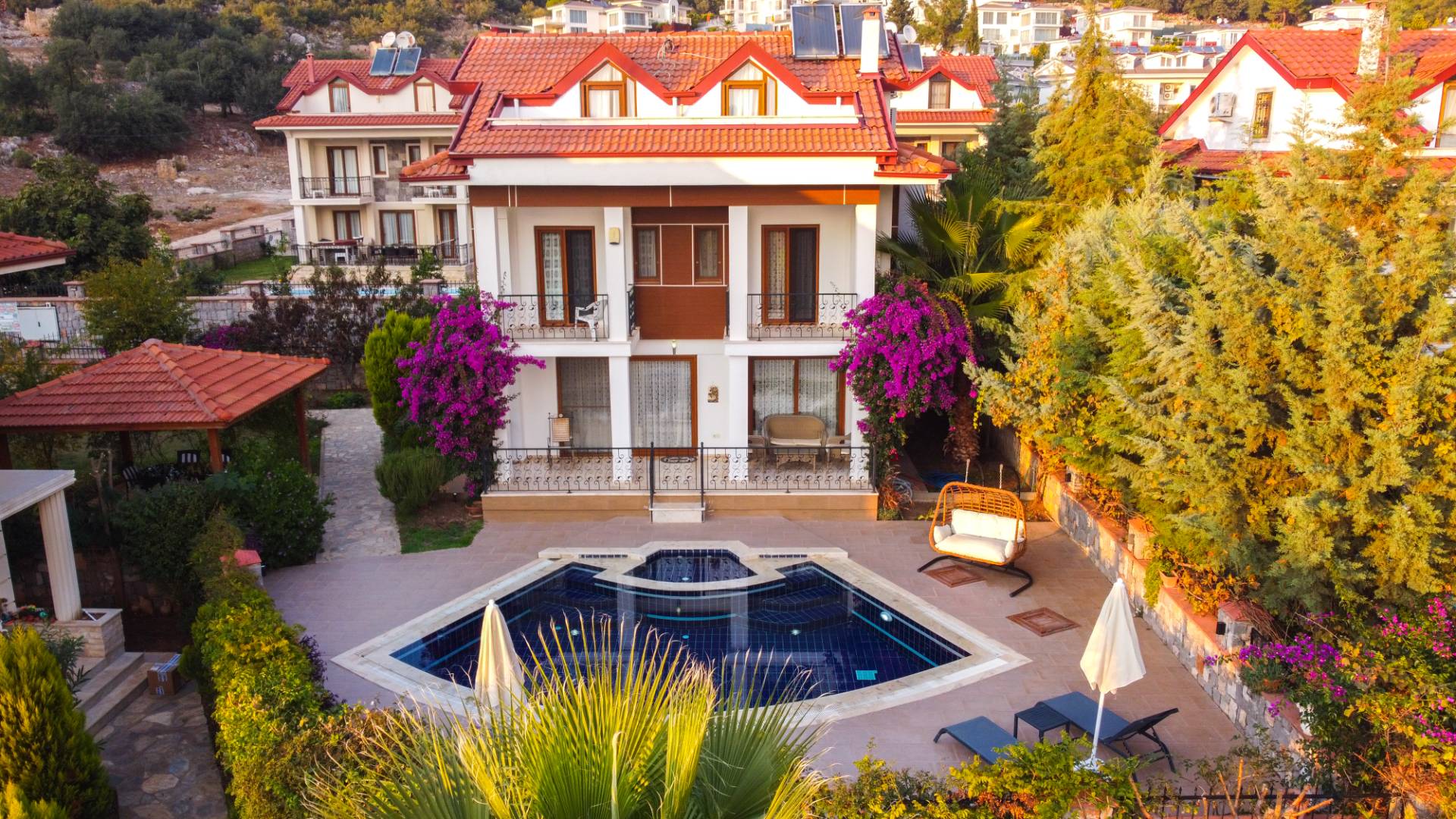 Fethiye Ovacık'ta Muhteşem Doğa Manzaralı, Özel Havuzlu ve Şömineli, Konforlu Villa - AWZ205