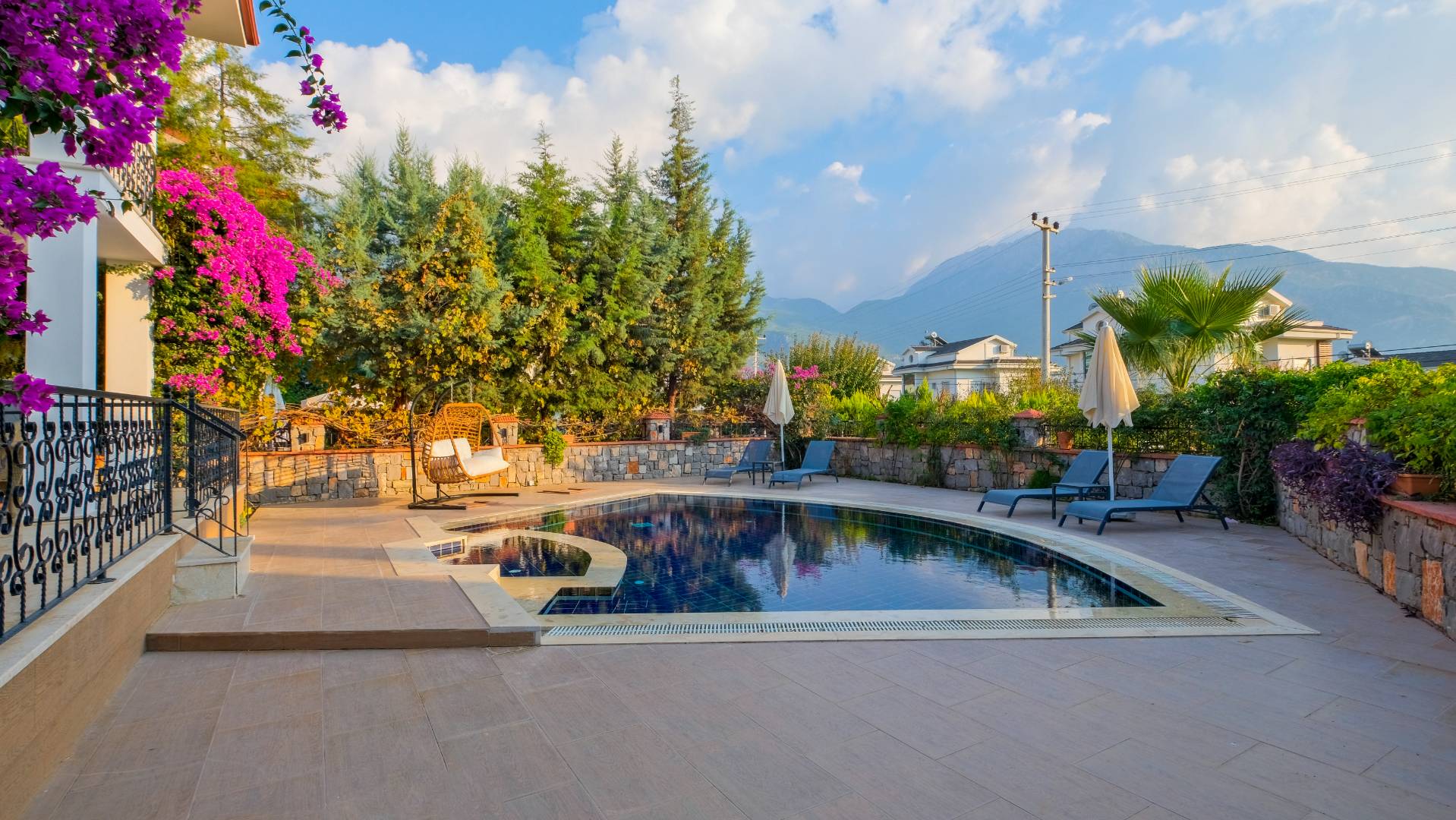 Fethiye Ovacık'ta Muhteşem Doğa Manzaralı, Özel Havuzlu ve Şömineli, Konforlu Villa - AWZ205