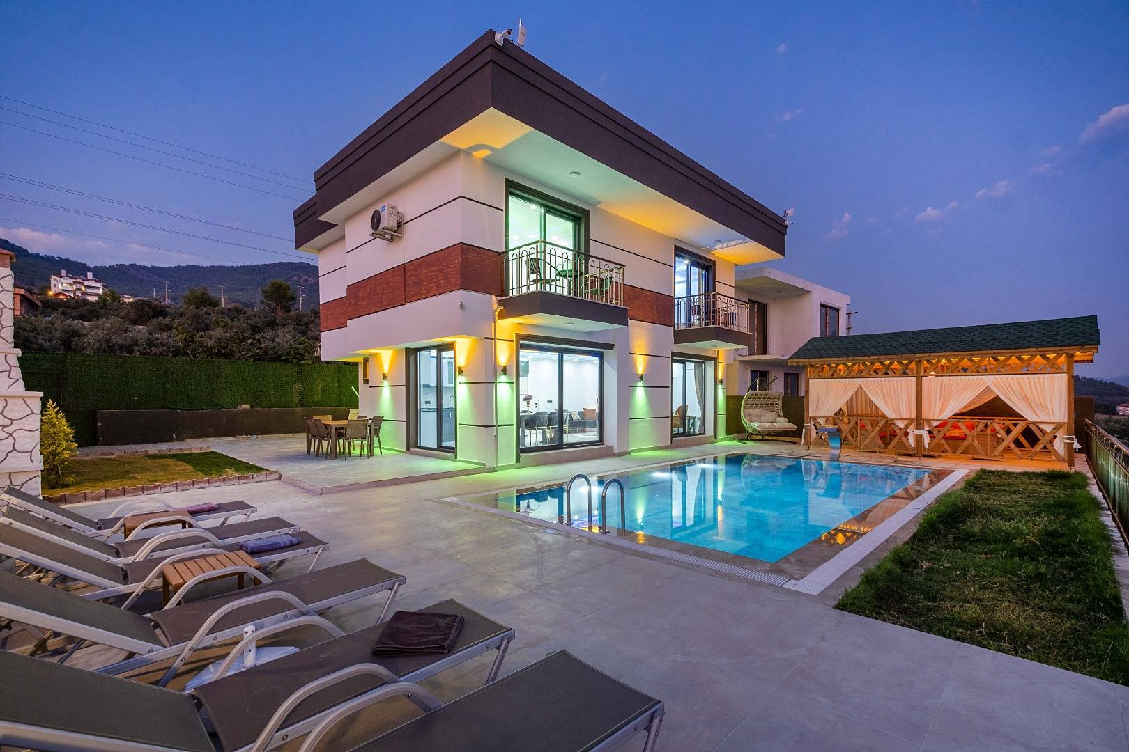 Fethiye Karaçulha'da Modern Tasarımlı, Özel Havuzlu, 8 Kişilik Lüks Villa - AWZ 523